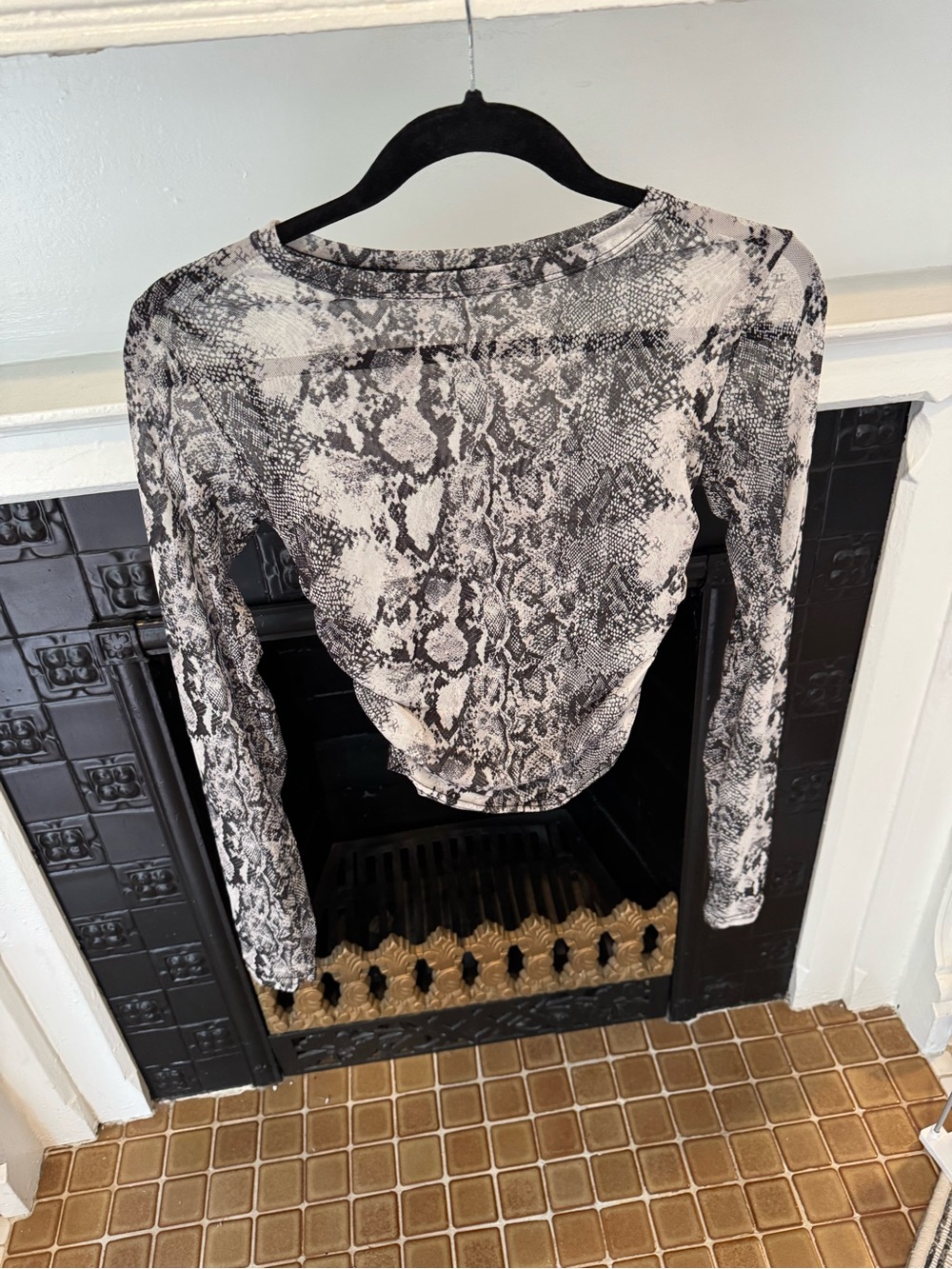 Nasty Gal Black & White Snake-Print Long Sleeve Top